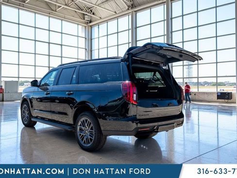New 2026 Ford Expedition Max Platinum w/ Stealth Appearance Package image 29