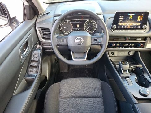 Certified 2025 Nissan Rogue SV image 11