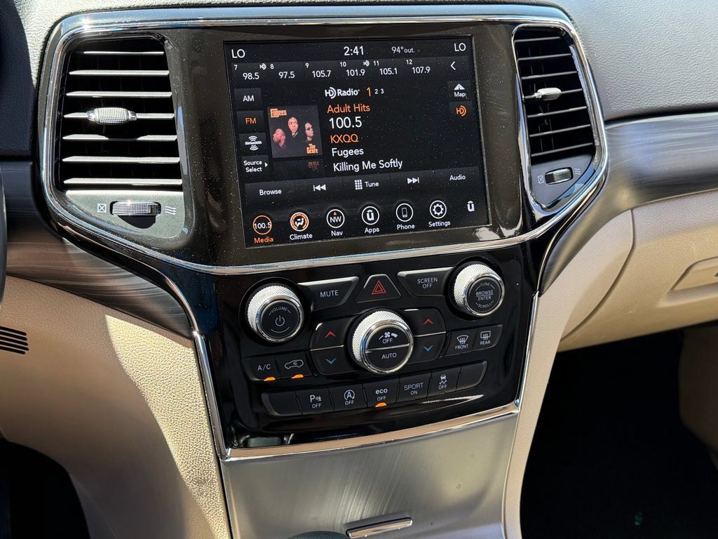 Certified 2022 Jeep Grand Cherokee Laredo E RWD image 18