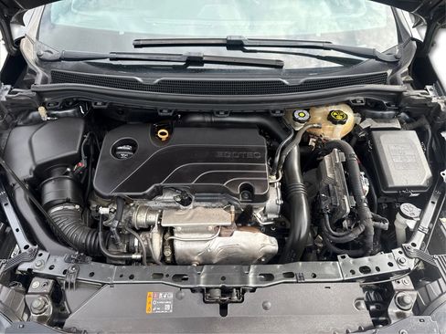 Used 2018 Chevrolet Cruze LT w/ Convenience Package FWD image 11