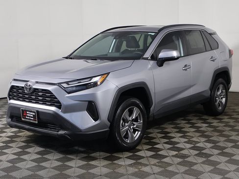 Used 2024 Toyota RAV4 XLE w/ Convenience Package image 7