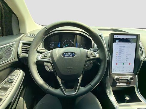 Used 2024 Ford Edge Titanium AWD/4WD image 11