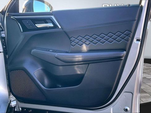 Used 2025 Mitsubishi Outlander SEL Black Edition image 24