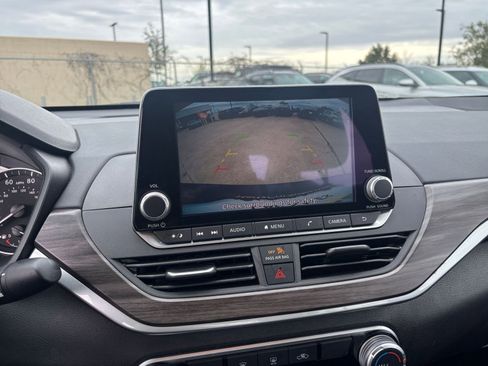 Used 2025 Nissan Altima 2.5 SV image 17