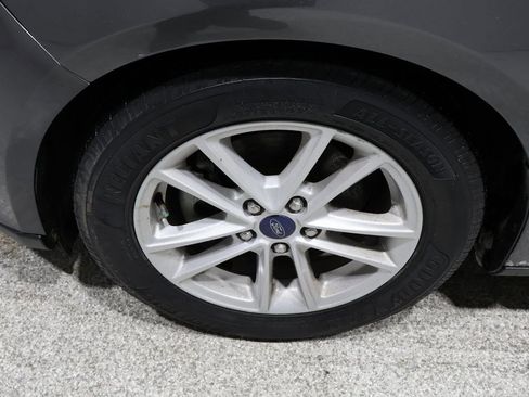 Used 2018 Ford Focus SE w/ Cold Weather Package image 10