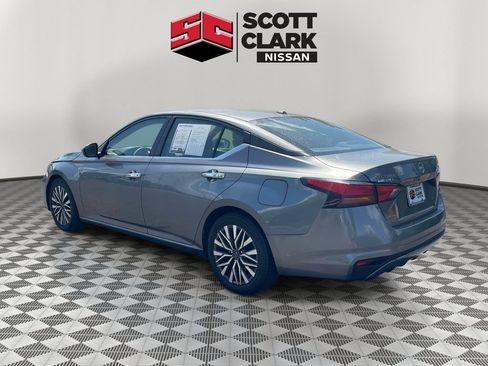 Used 2023 Nissan Altima 2.5 SV FWD image 4