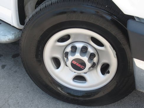 Used 2025 GMC Savana 2500 w/ Driver Convenience Package RWD image 4