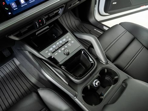 New 2026 Porsche Cayenne AWD/4WD image 17