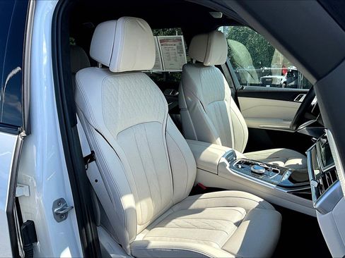 Used 2025 BMW X7 M60i image 7