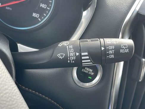 Certified 2021 Chevrolet Traverse LT image 24