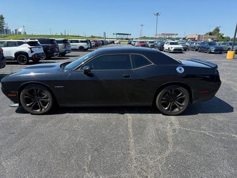 Used 2022 Dodge Challenger R/T RWD image 9