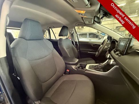 Used 2021 Toyota RAV4 LE AWD/4WD image 39