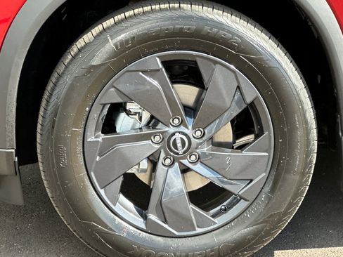 New 2026 Nissan Rogue SV AWD/4WD image 24