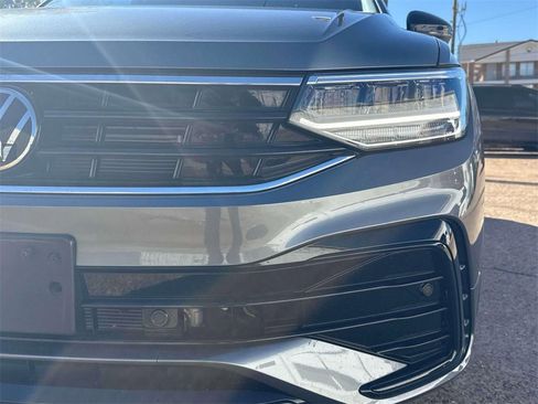 Used 2024 Volkswagen Tiguan SE R-Line image 7