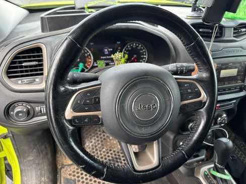Used 2017 Jeep Renegade Latitude AWD/4WD image 9