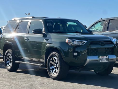 Used 2022 Toyota 4Runner TRD Off-Road Premium AWD/4WD image 2