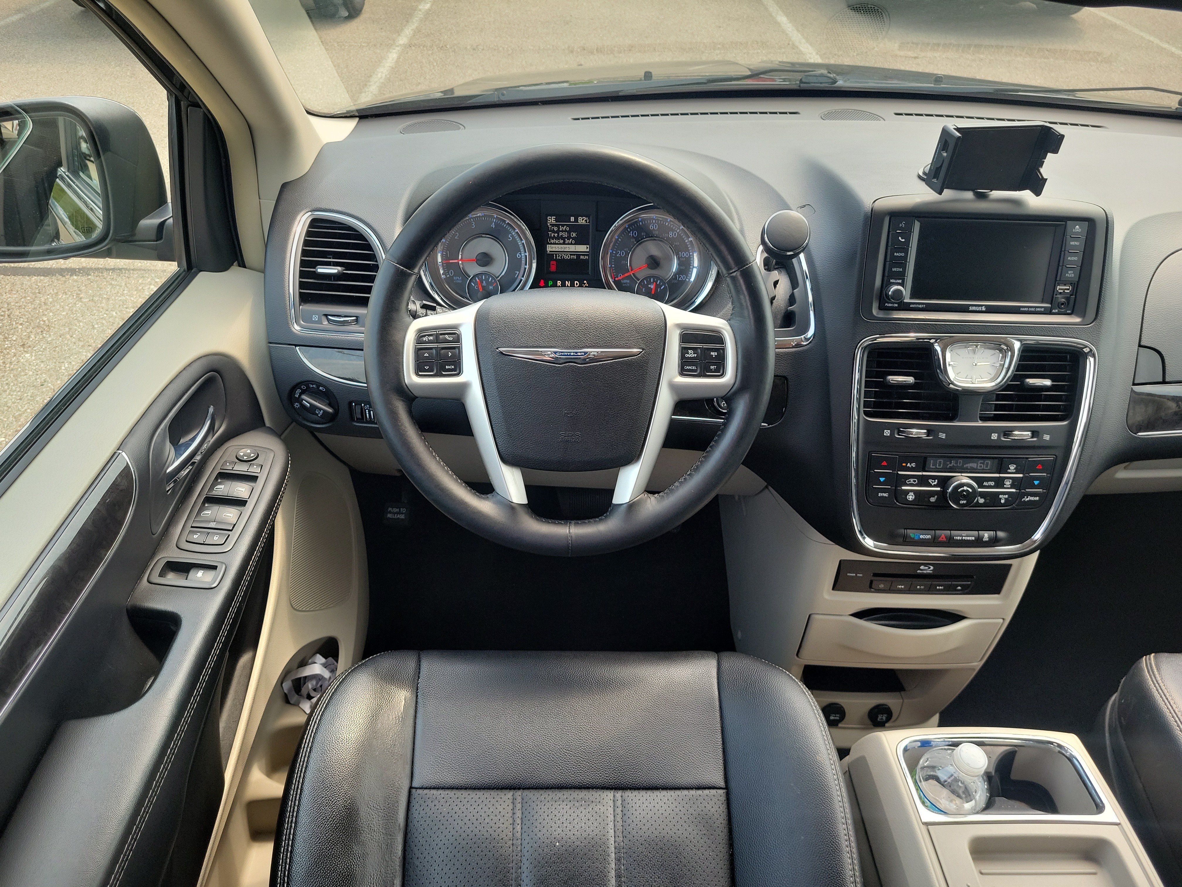 Used 2015 Chrysler Town & Country Touring-L w/ Driver Convenience Group FWD image 10