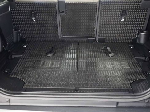 Used 2020 Land Rover Defender 110 SE image 47