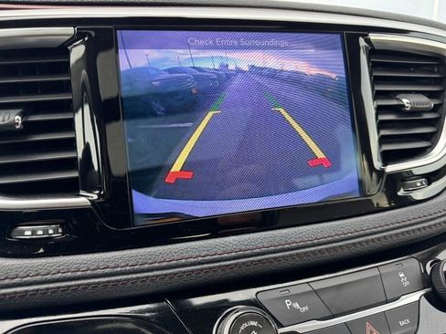 Used 2017 Chrysler Pacifica Limited image 25