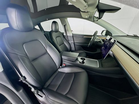 Used 2023 Tesla Model Y Performance image 29