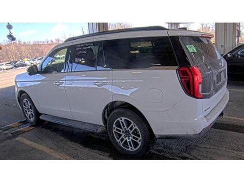 Used 2025 Ford Expedition Active image 2