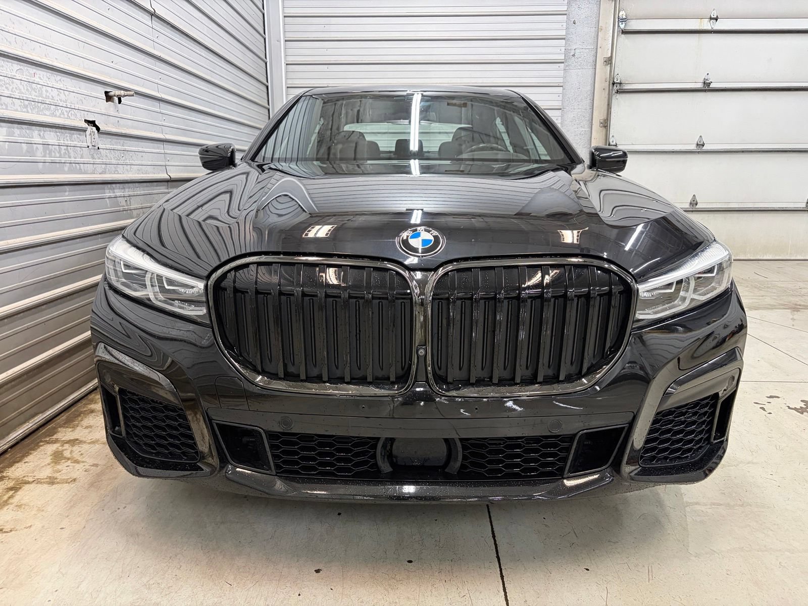 Used 2022 BMW 740i xDrive w/ M Sport Package AWD/4WD image 2