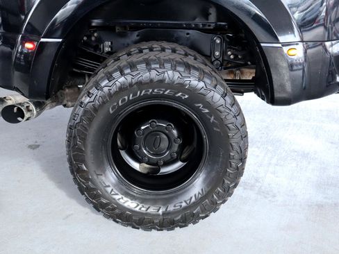 Used 2017 Ford F350 Lariat w/ Chrome Package image 5