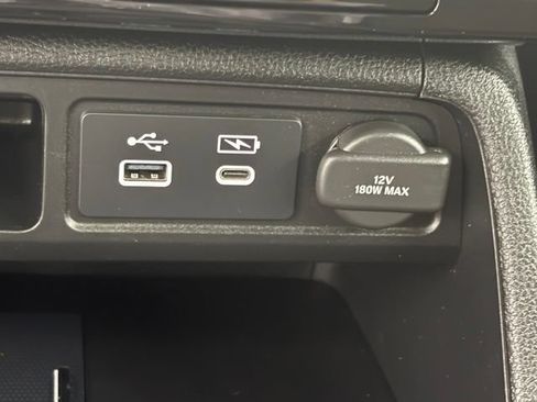 Used 2025 Honda Pilot Elite image 32