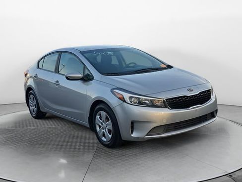 Used 2017 Kia Forte LX image 7