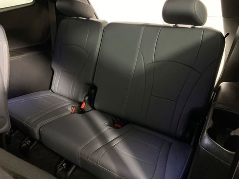 Used 2023 Buick Enclave Essence image 22