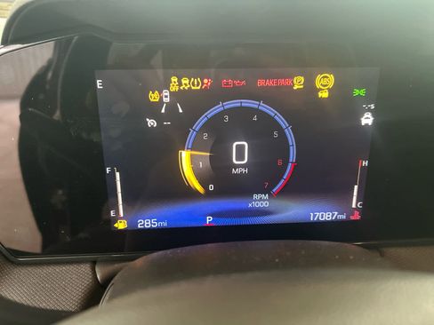 Used 2025 Chevrolet TrailBlazer RS w/ Driver Confidence Package image 11