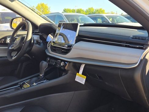 New 2026 Jeep Compass Limited image 8