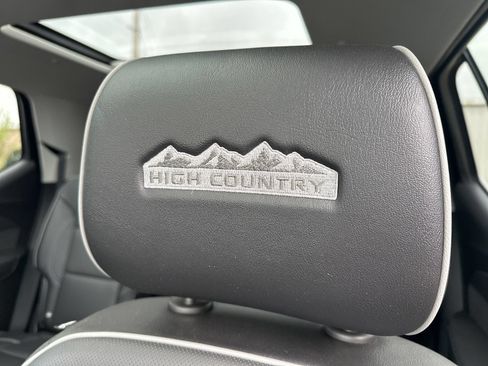 Used 2021 Chevrolet Traverse High Country FWD image 7