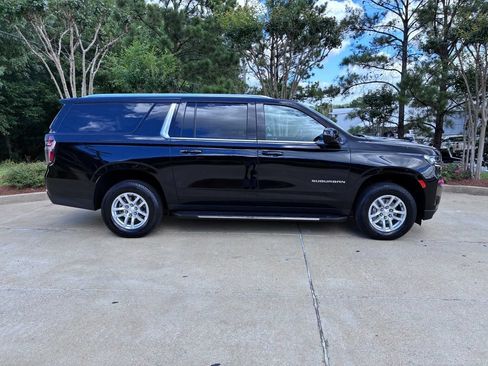 Used 2024 Chevrolet Suburban LT RWD image 6