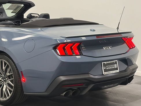 Used 2025 Ford Mustang GT Premium RWD image 9