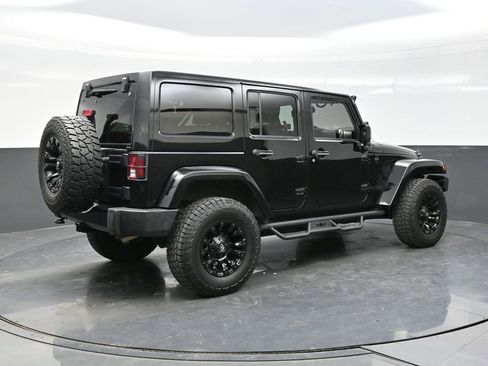 Used 2015 Jeep Wrangler Unlimited Sahara image 7