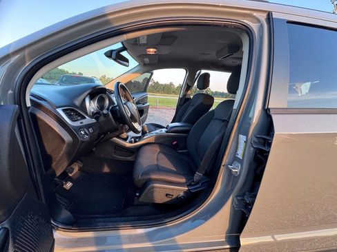 Used 2020 Dodge Journey SE w/ SE Popular Equipment Group FWD image 11