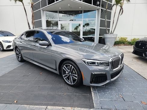 Used 2020 BMW 750i xDrive w/ Executive Package image 2