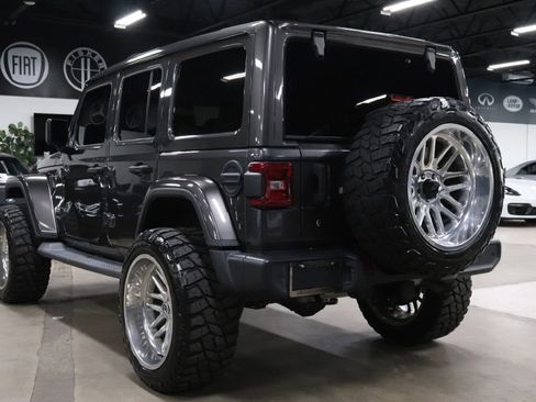 Used 2019 Jeep Wrangler Unlimited Sahara image 3