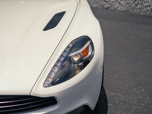 Used 2015 Aston Martin Vanquish Coupe RWD image 22