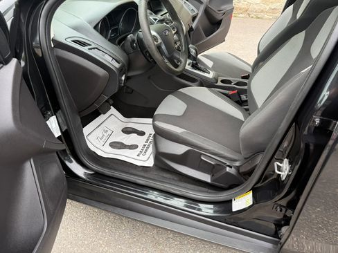 Used 2014 Ford Focus SE w/ SE Sport Package FWD image 27