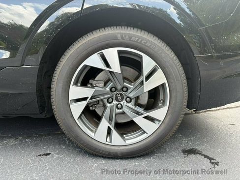 Used 2022 Audi e-tron Premium w/ Convenience Plus Package AWD/4WD image 33