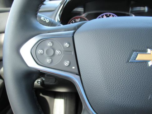 Used 2023 Chevrolet Traverse Premier FWD image 26