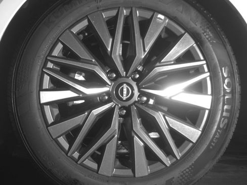 Used 2025 Nissan Altima 2.5 SV FWD image 12