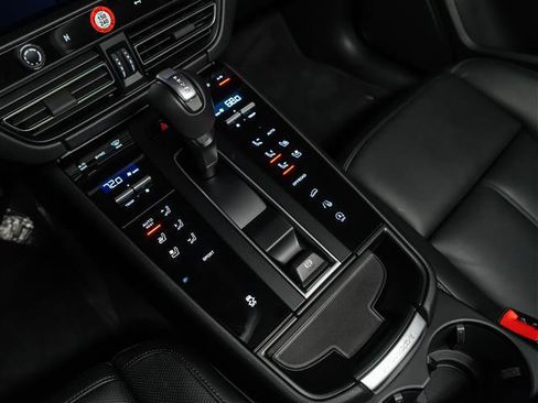 Certified 2026 Porsche Macan AWD/4WD image 24