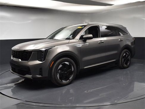 Certified 2025 Kia Sorento EX image 4