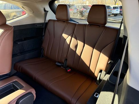Certified 2025 Acura MDX w/ Technology Package image 17