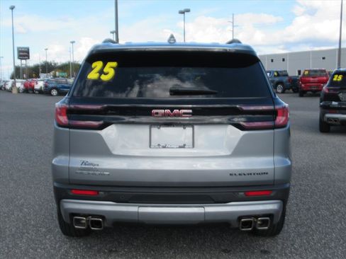 Used 2025 GMC Acadia Elevation image 5