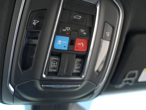 Used 2024 Jeep Grand Cherokee L Altitude AWD/4WD image 39