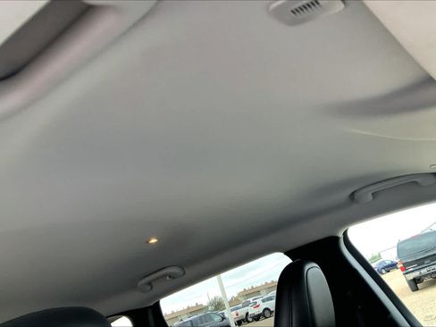Used 2019 Jeep Cherokee Latitude Plus FWD image 14